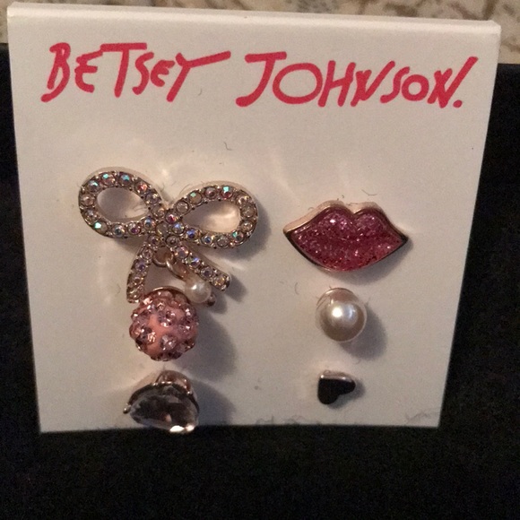 BETSEY JOHNSON STUD EARRINGS SET! - Picture 3 of 6